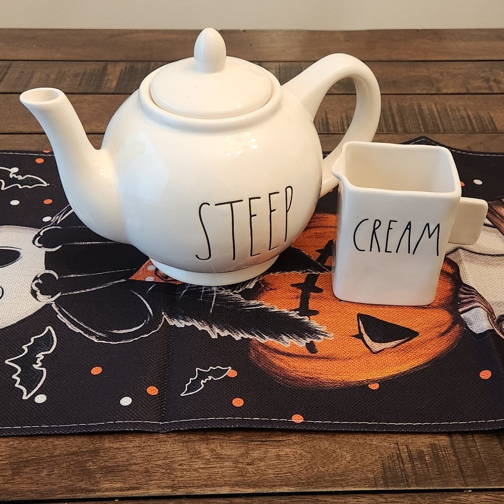 RAE DUNN TEA POT WITH CREAMER